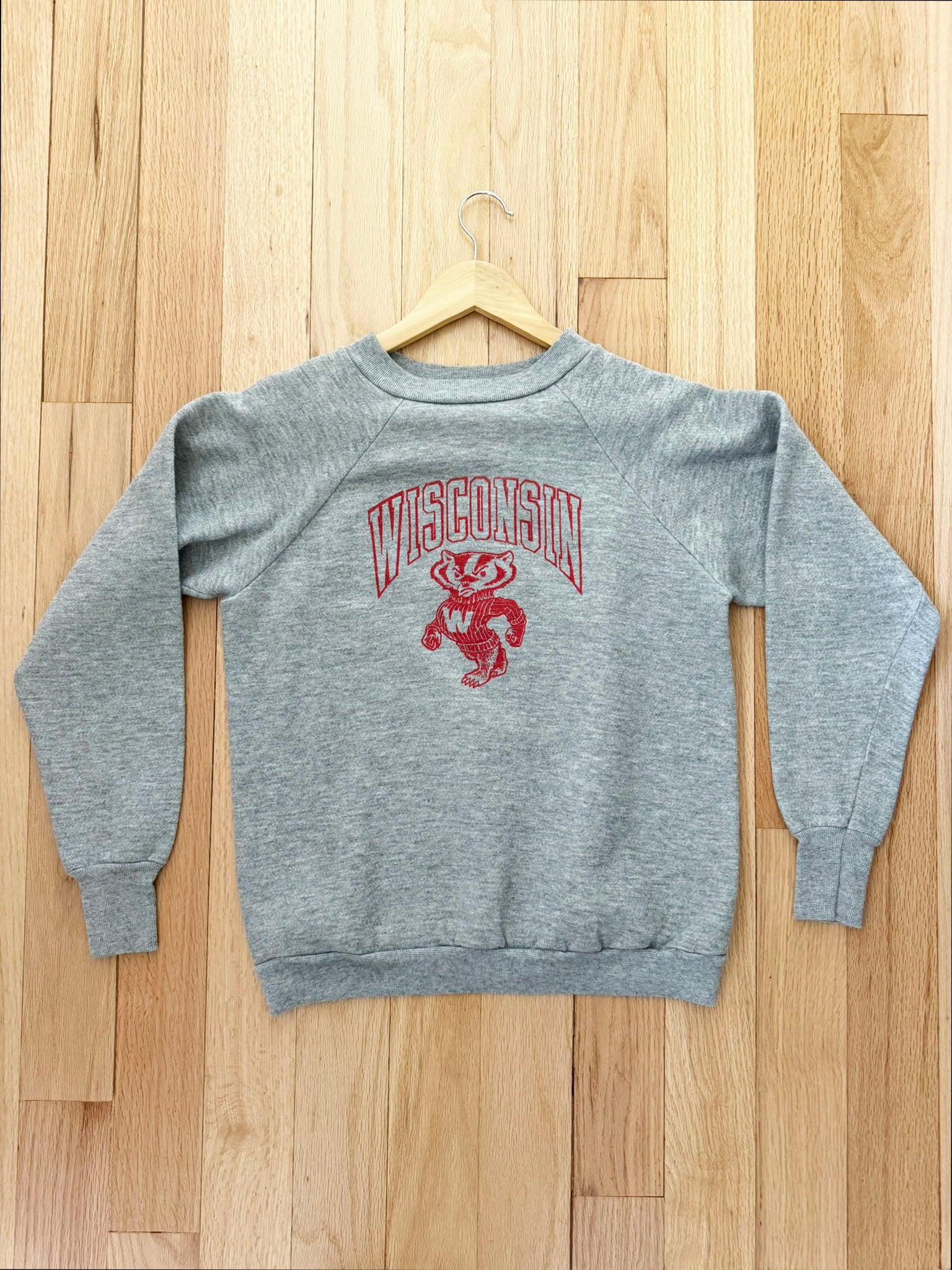 80'S GREY UNIVERSITY OF WISCONSIN VINTAGE SWEATSHIRT